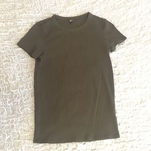 Uniqlo army green ribbed t shirt